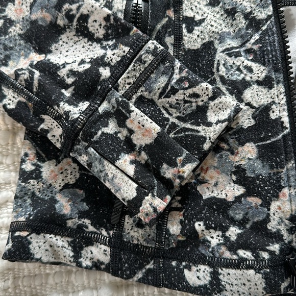 Lululemon jacket - Picture 3 of 7